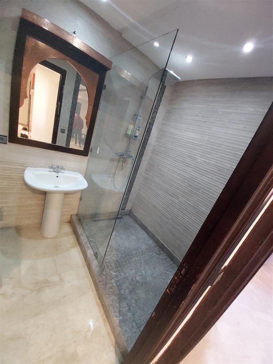 Appartement à Vendre Hivernage Marrakech – 2 Chambres 103m², Traversant, Dernier Étage, Balcon & Vue sur Verdure (AP15) – photo 19