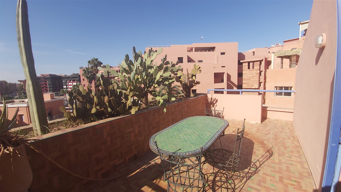 Duplex Penthouse à Vendre Guéliz Marrakech – 171m², Face Plaza, 2 Grandes Terrasses (AP30)