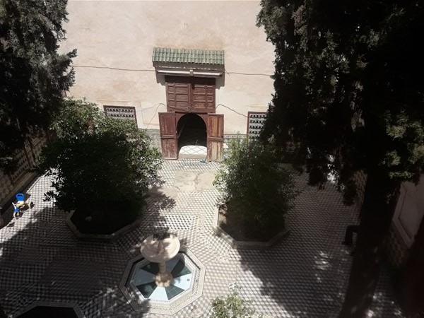 Palais Riad à Rénover Médina Marrakech – 431m², Patio Arboré, 300 Ans (RI725)