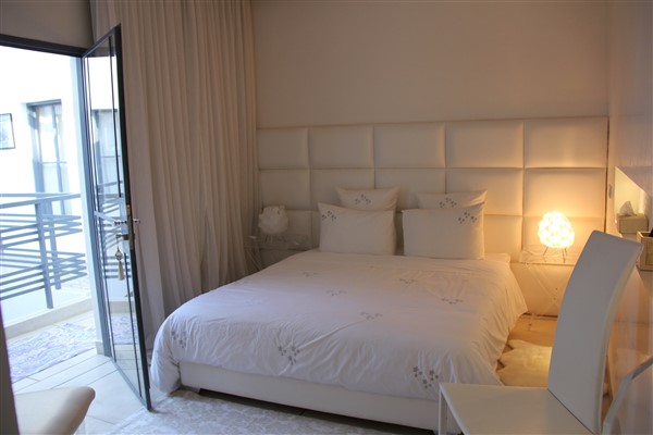 Riad Luxe Contemporain à Vendre Kasbah Marrakech – 6 Chambres, Piscine, Vue Parc (RY10) – photo 12