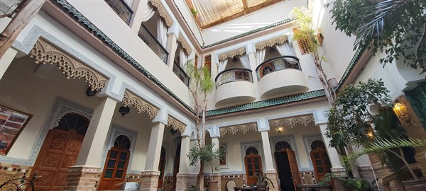 Riad Maison d’Hôte à Vendre Djemaa El Fna Médina Marrakech – 9 Chambres, Vue Koutoubia (RY16)