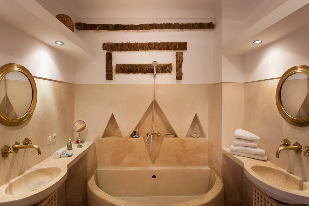 Riad Boutique Hôtel à Vendre Souks Médina Marrakech – 12 Chambres, Piscine Terrasse (RY2) – photo 12