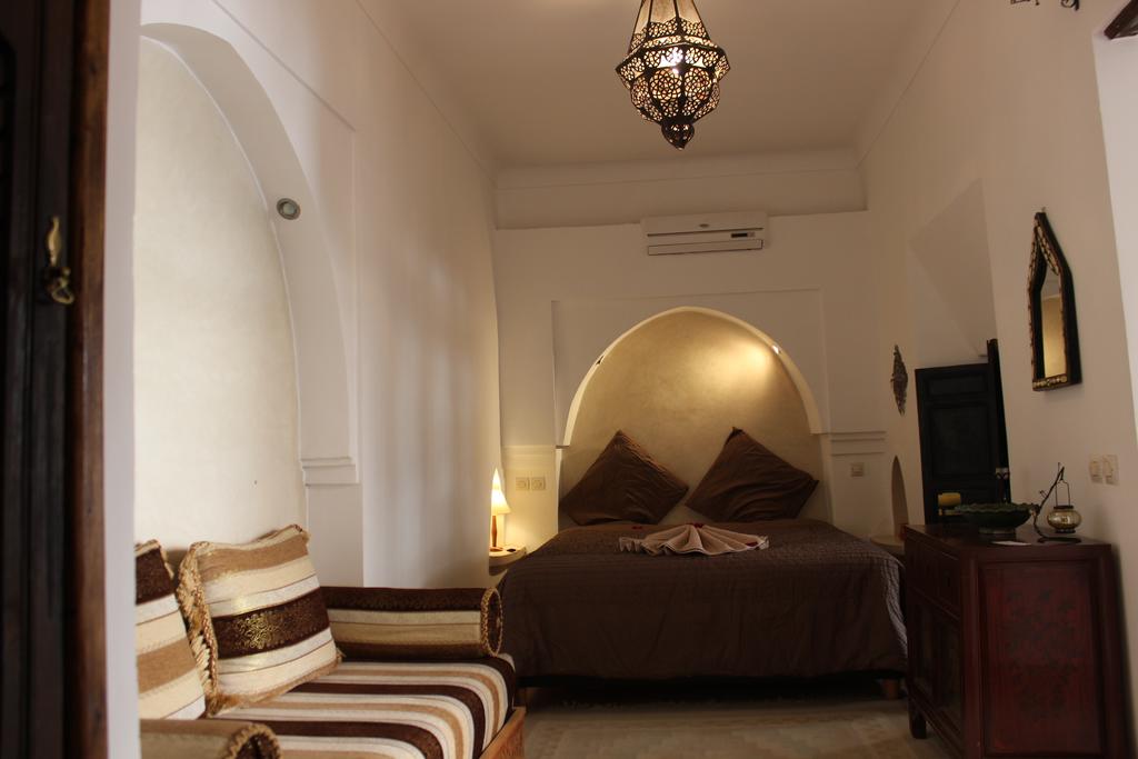 Riad Boutique Hôtel à Vendre Souks Médina Marrakech – 12 Chambres, Piscine Terrasse (RY2) – photo 15
