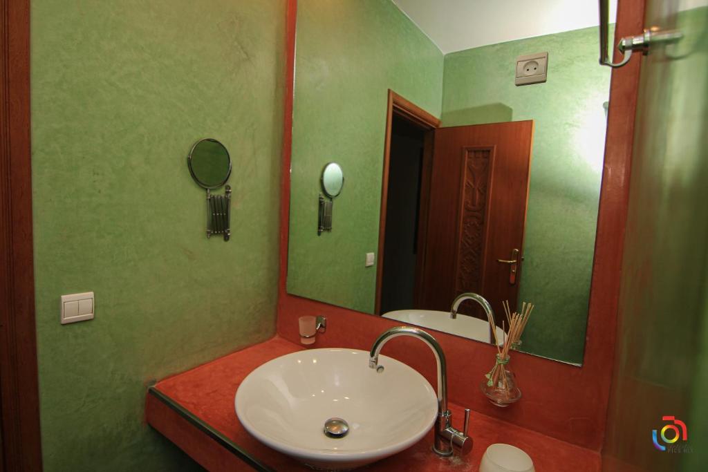 Riad Boutique Hôtel à Vendre Djemaa El Fna Médina Marrakech – 14 Chambres, 500m² (RY21) – photo 16