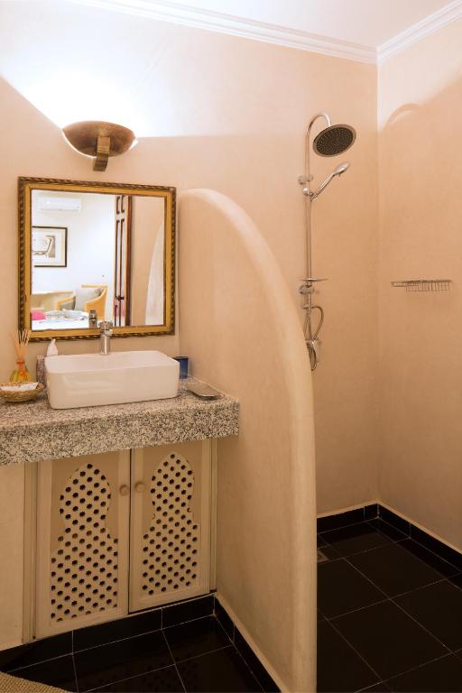 Riad Maison d'Hôtes à Vendre Ksour Médina Marrakech – 7 Suites, Piscine & Hammam (RY26) – photo 11