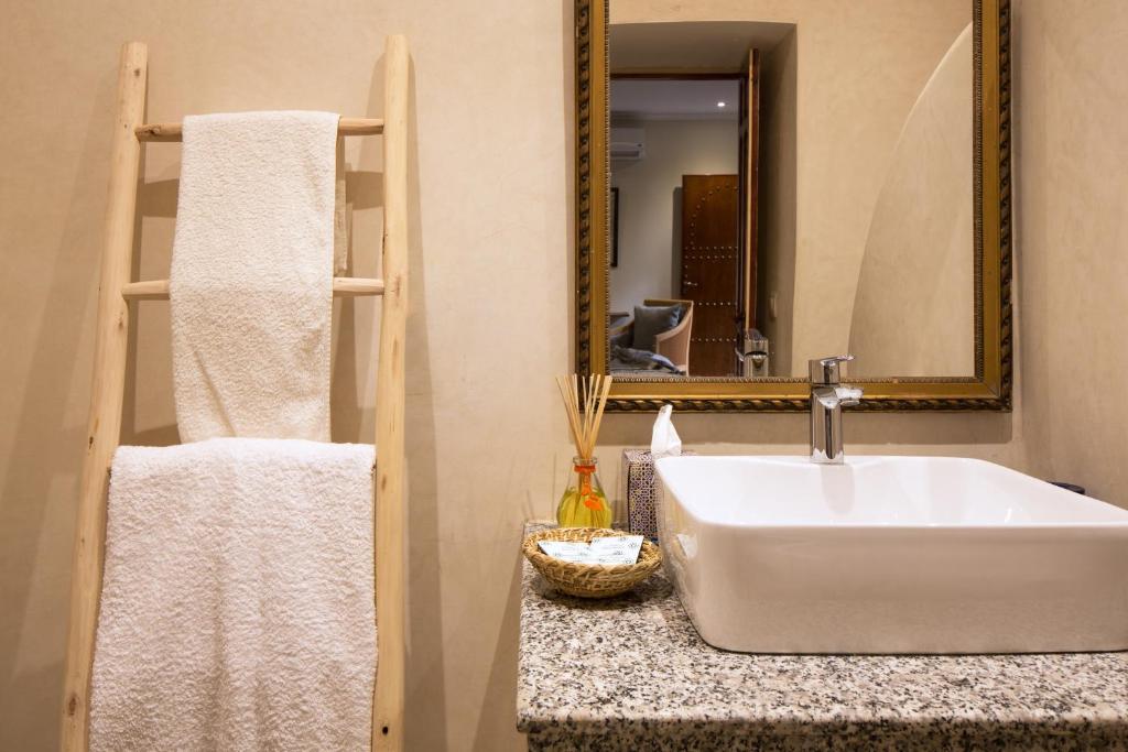 Riad Maison d'Hôtes à Vendre Ksour Médina Marrakech – 7 Suites, Piscine & Hammam (RY26) – photo 12