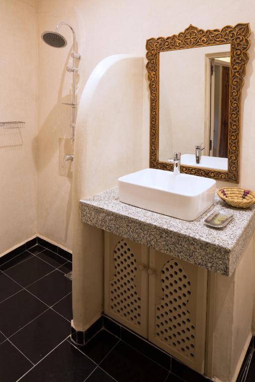 Riad Maison d'Hôtes à Vendre Ksour Médina Marrakech – 7 Suites, Piscine & Hammam (RY26) – photo 15
