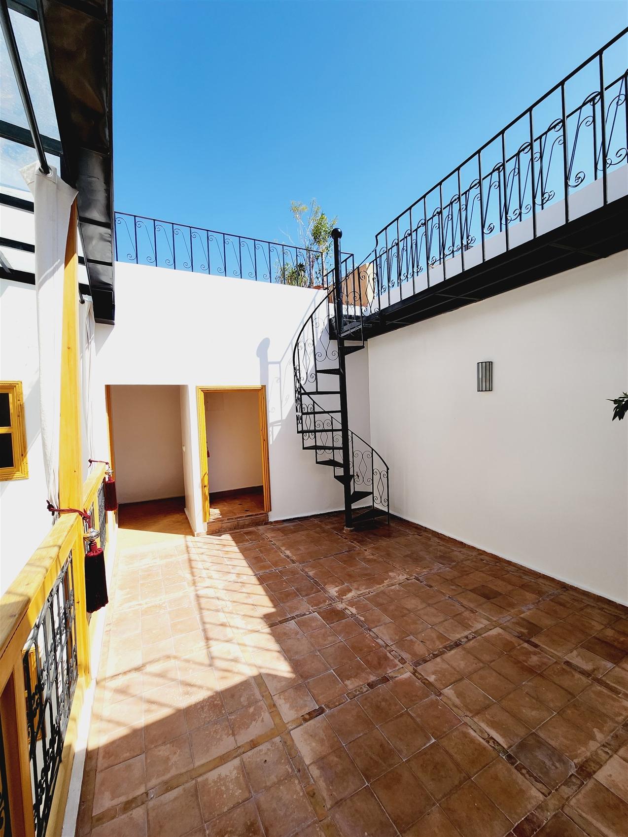Riad Rénové à Vendre Riad Laarouss Marrakech – 5 Chambres, Hammam, Parking (RY28) – photo 24