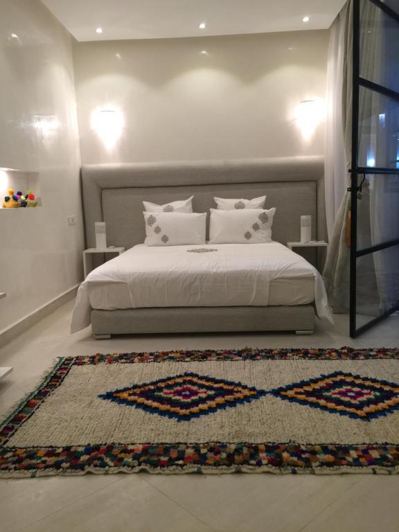 Riad Luxe Contemporain à Vendre Sidi Mimoune Médina Marrakech – 7 Suites, Jacuzzi & Vue 360° (RY29) – photo 11