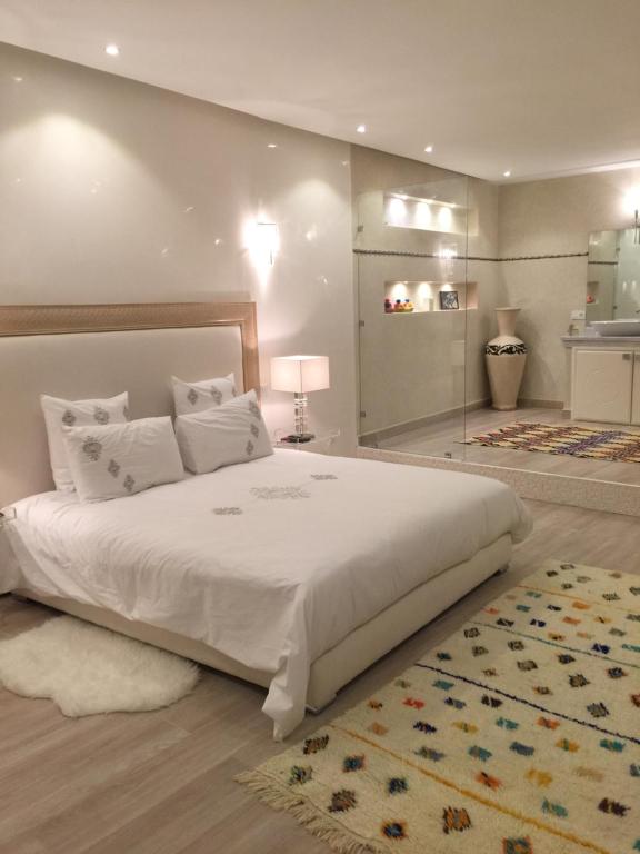 Riad Luxe Contemporain à Vendre Sidi Mimoune Médina Marrakech – 7 Suites, Jacuzzi & Vue 360° (RY29) – photo 12