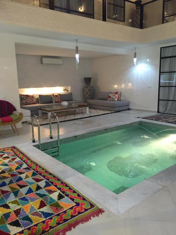 Riad Luxe Contemporain à Vendre Sidi Mimoune Médina Marrakech – 7 Suites, Jacuzzi & Vue 360° (RY29) – photo 18