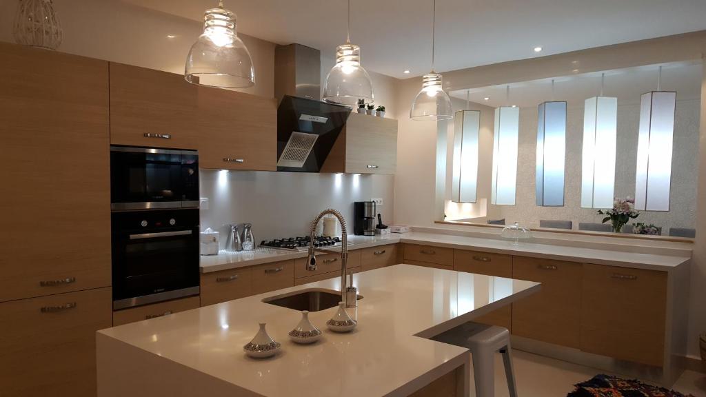 Riad Luxe Contemporain à Vendre Sidi Mimoune Médina Marrakech – 7 Suites, Jacuzzi & Vue 360° (RY29) – photo 8