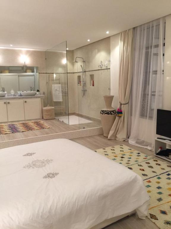 Riad Luxe Contemporain à Vendre Sidi Mimoune Médina Marrakech – 7 Suites, Jacuzzi & Vue 360° (RY29) – photo 9