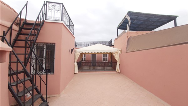 Riad Neuf à Vendre Bab Ksour Marrakech – 8 Chambres, Terrasse Panoramique (RY783) – photo 23