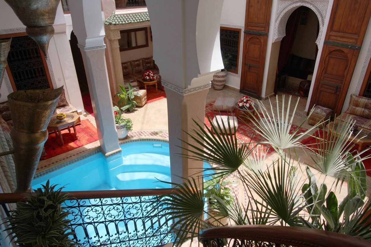 Riad Maison d’Hôtes à Vendre Souks Marrakech – 7 Suites, Bassin, Proche Djemaa El Fna (RY862)