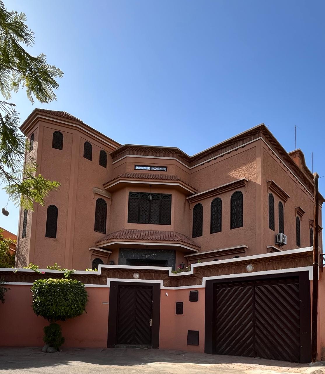 Villa Palais à Vendre Semlalia Marrakech – 6+3 Chambres 550m², Terrain 600m², Piscine (VEV10)
