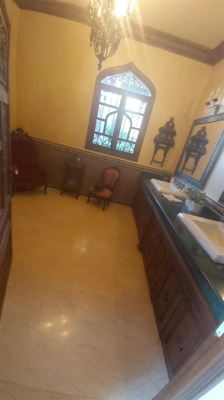 Villa de maître Agdal Marrakech – 800m², 4 suites, terrain 2200m², piscine (VEV12) – photo 16