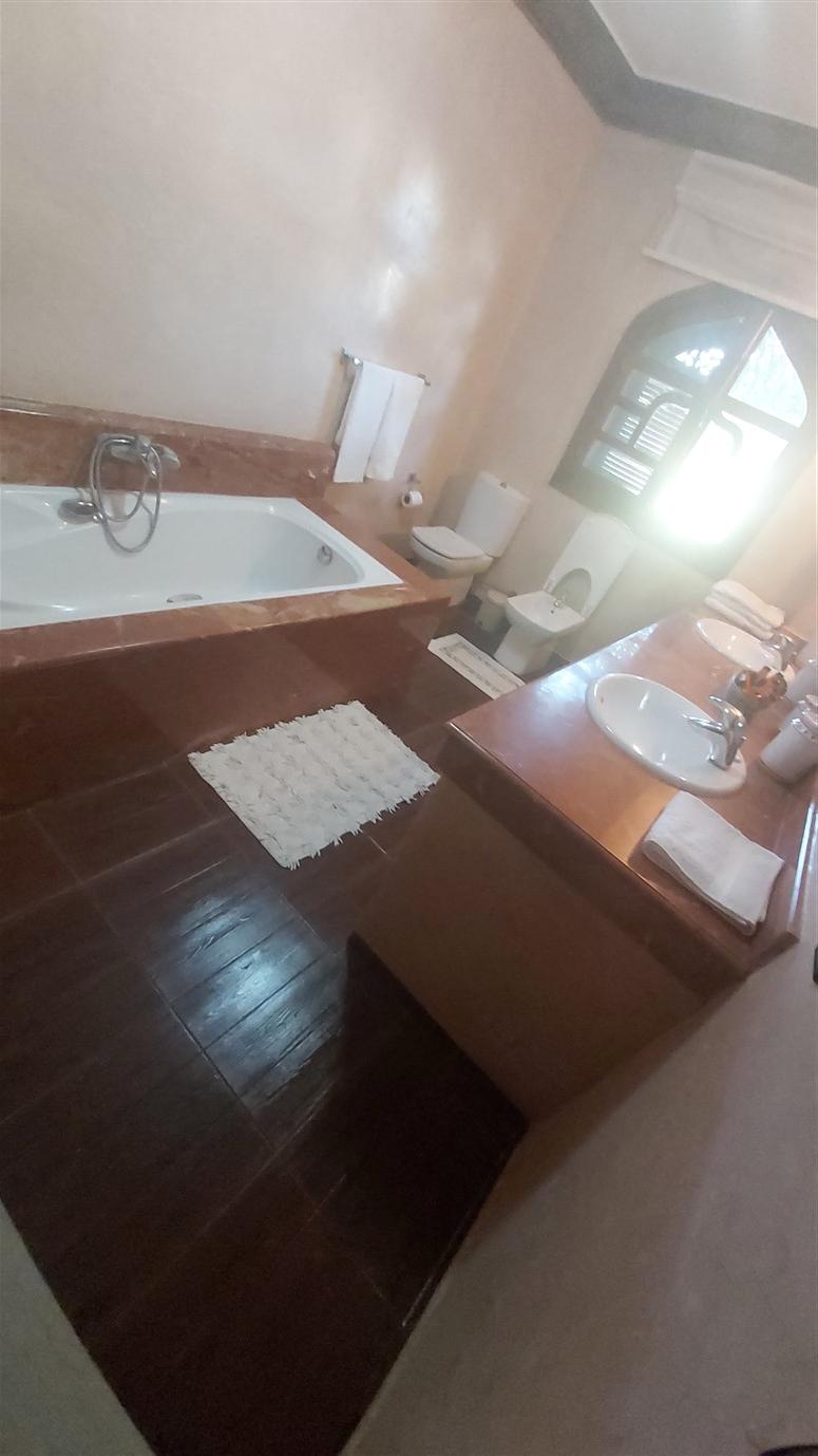 Villa de maître Agdal Marrakech – 800m², 4 suites, terrain 2200m², piscine (VEV12) – photo 22