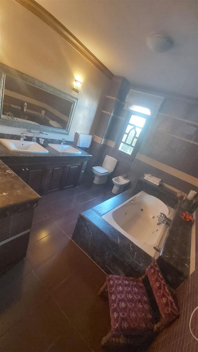 Villa de maître Agdal Marrakech – 800m², 4 suites, terrain 2200m², piscine (VEV12) – photo 29