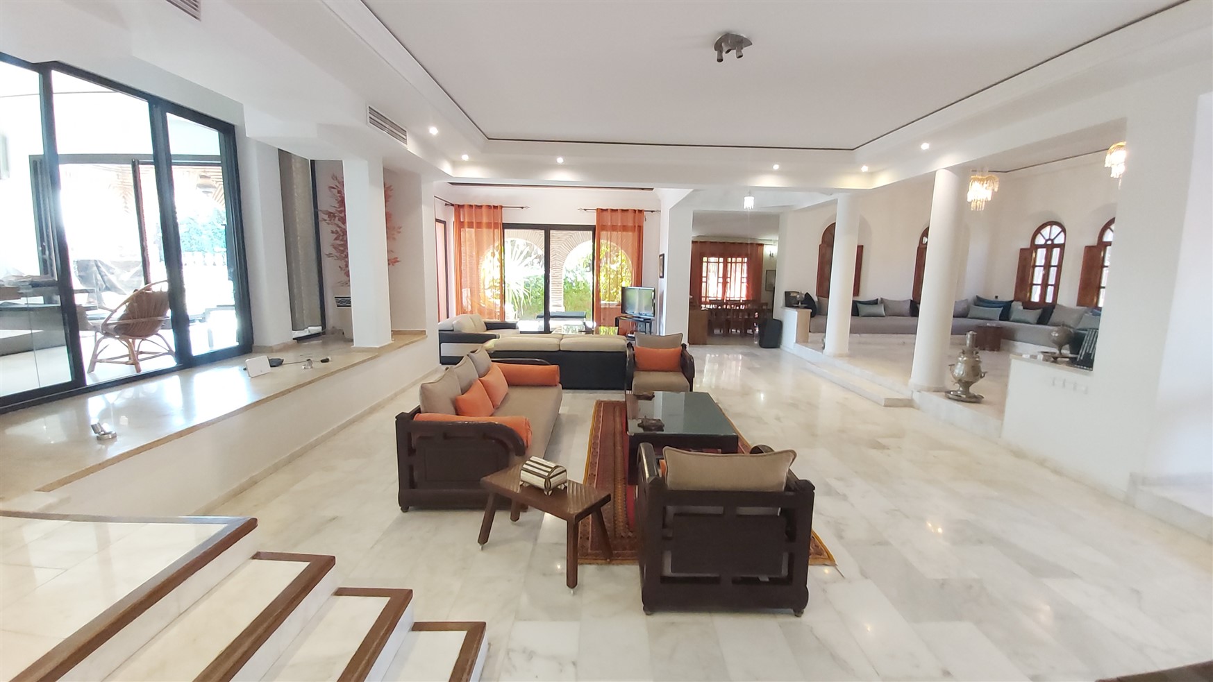 Villa de Luxe à Vendre Targa Marrakech – 7 Chambres, 730m², Piscine, Jardin Luxuriant (VEV9) – photo 12