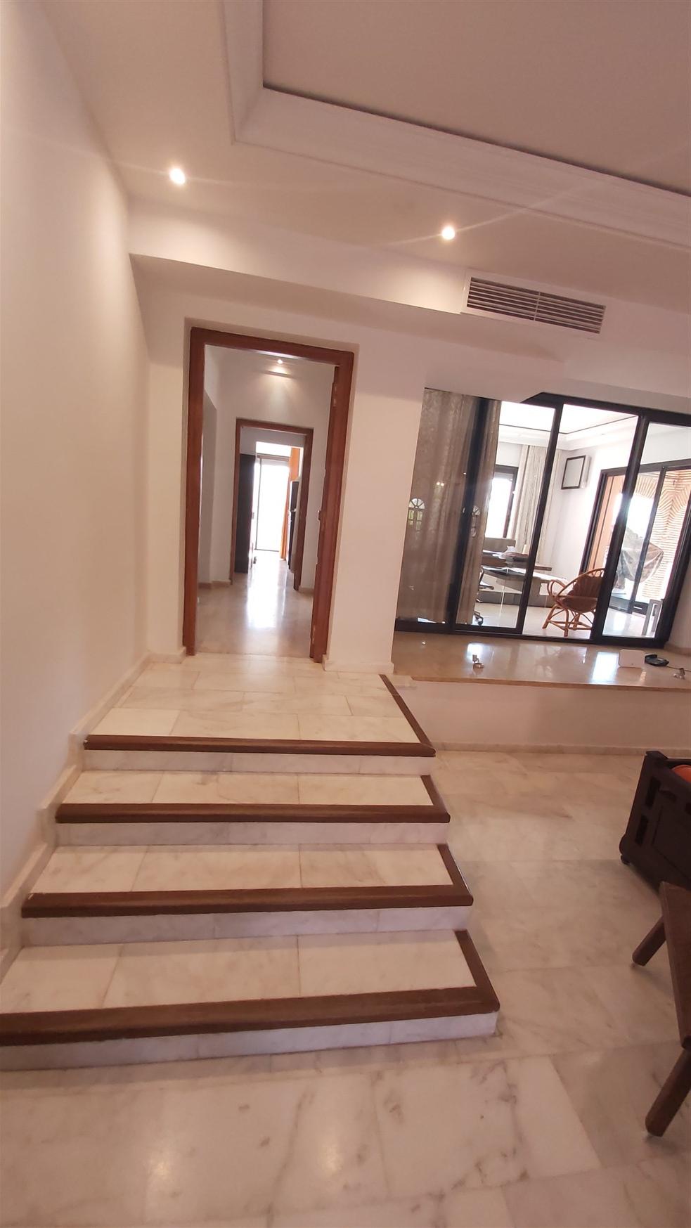 Villa de Luxe à Vendre Targa Marrakech – 7 Chambres, 730m², Piscine, Jardin Luxuriant (VEV9) – photo 18