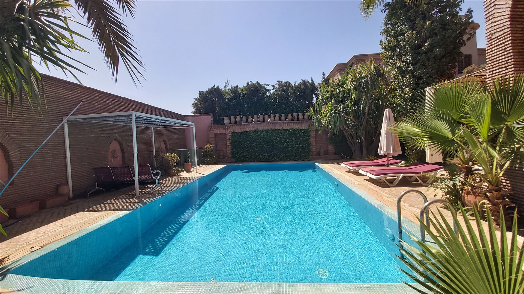 Villa de Luxe à Vendre Targa Marrakech – 7 Chambres, 730m², Piscine, Jardin Luxuriant (VEV9) – photo 2