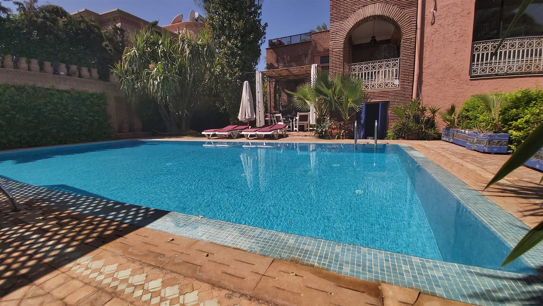 Villa de Luxe à Vendre Targa Marrakech – 7 Chambres, 730m², Piscine, Jardin Luxuriant (VEV9) – photo 3