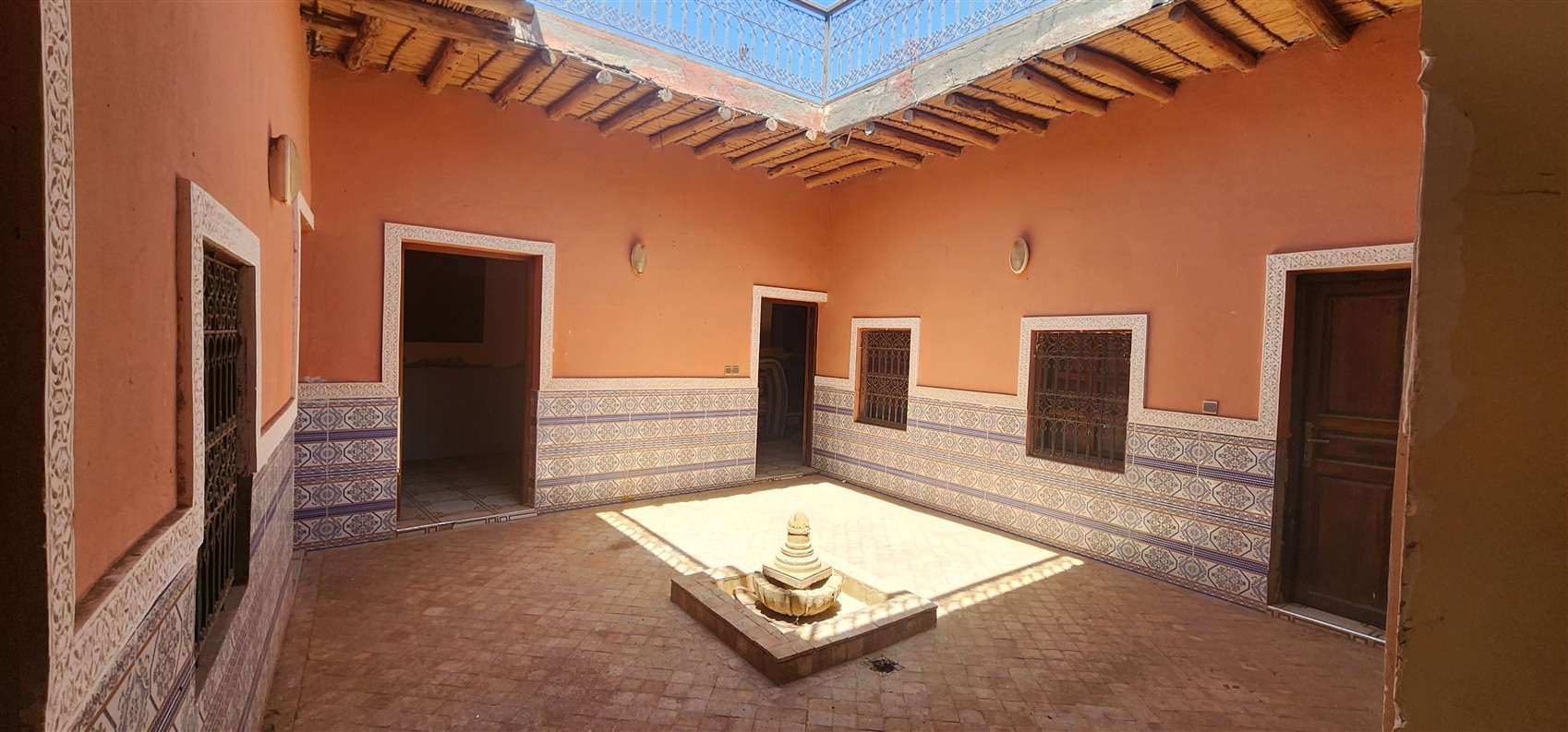 Villa à Vendre Route de Fès Marrakech – Plain-Pied 7 Chambres, Terrain 1 Ha, Piscine (VFE10) – photo 23