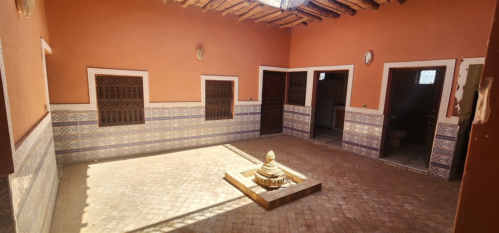 Villa à Vendre Route de Fès Marrakech – Plain-Pied 7 Chambres, Terrain 1 Ha, Piscine (VFE10) – photo 25