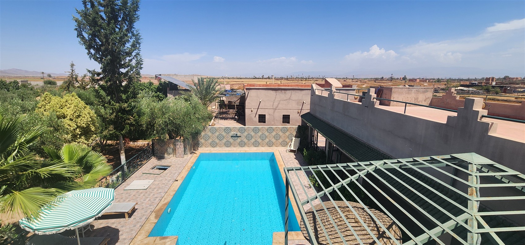 Villa à Vendre Route de Fès Marrakech – Plain-Pied 7 Chambres, Terrain 1 Ha, Piscine (VFE10) – photo 4