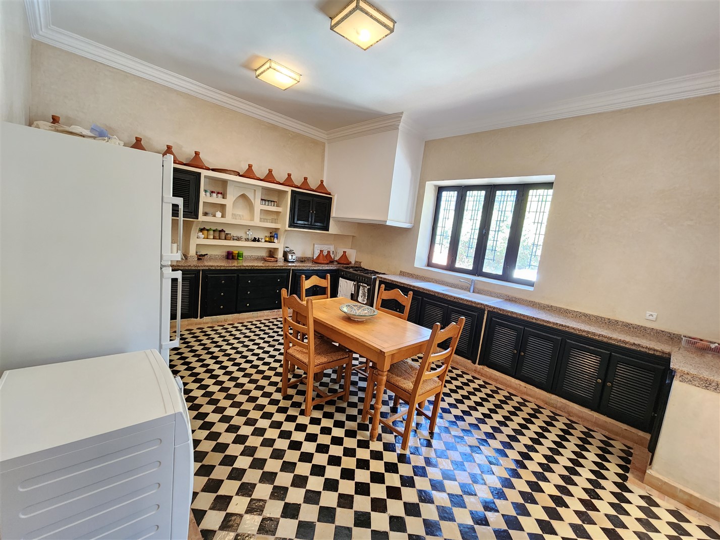 Villa haut standing Route de Fès Marrakech – 800m², 5+3 suites, piscine (VFE309B) – photo 18