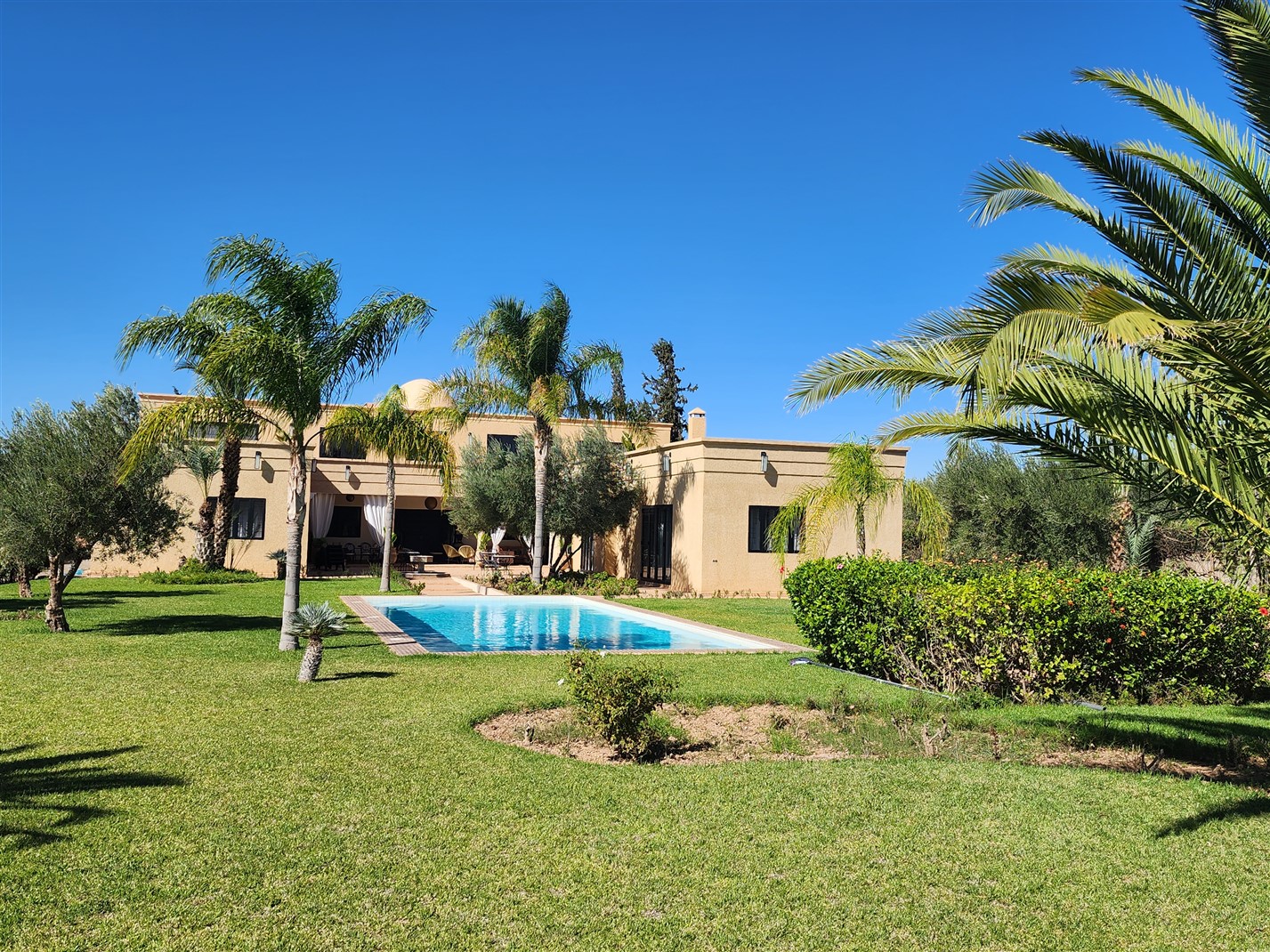 Villa haut standing Route de Fès Marrakech – 800m², 5+3 suites, piscine (VFE309B) – photo 4