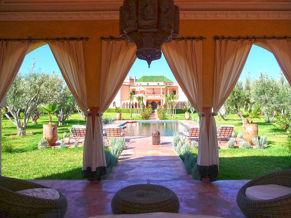 Palais Villa à Vendre Route de Fès Marrakech – 6 Chambres, 500m², Terrain 1 Ha, Piscine (VFE5)