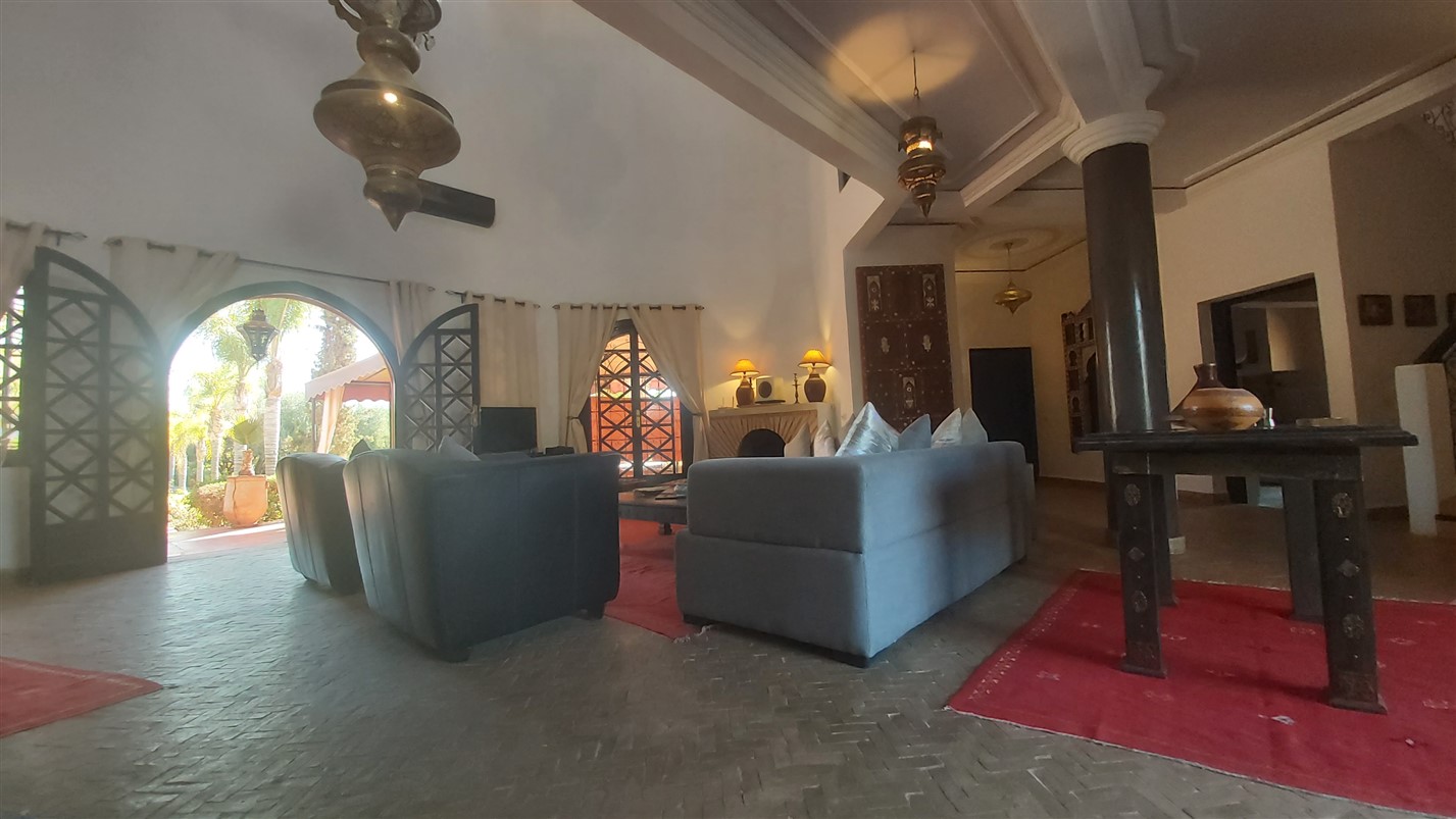 Palais Villa à Vendre Route de Fès Marrakech – 6 Chambres, 500m², Terrain 1 Ha, Piscine (VFE5) – photo 13