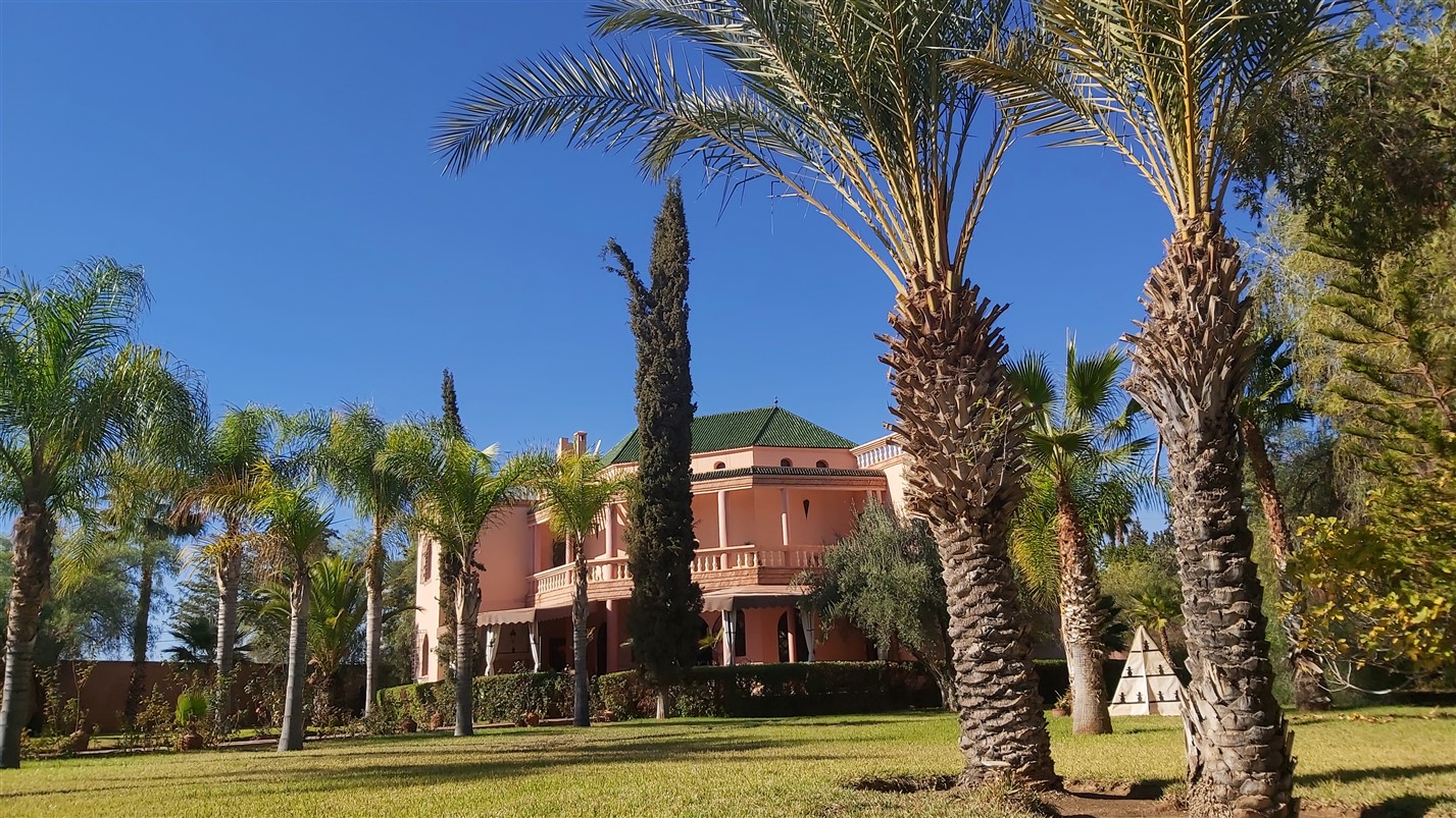 Palais Villa à Vendre Route de Fès Marrakech – 6 Chambres, 500m², Terrain 1 Ha, Piscine (VFE5) – photo 3