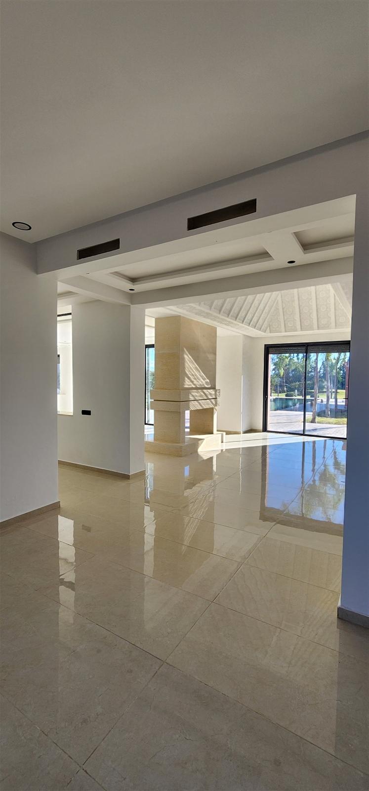Villa de Luxe à Vendre Route de Fès Marrakech – 6 Suites 750m², Terrain 5000m², Piscine 20m (VFE9) – photo 17