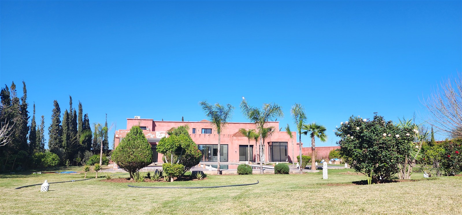Villa de Luxe à Vendre Route de Fès Marrakech – 6 Suites 750m², Terrain 5000m², Piscine 20m (VFE9) – photo 2