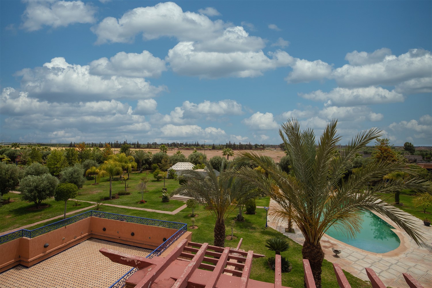 Boutique Hôtel Route de l’Ourika Marrakech – 3144m², 26 suites, 2.25 ha, 2 palais (VOU10)
