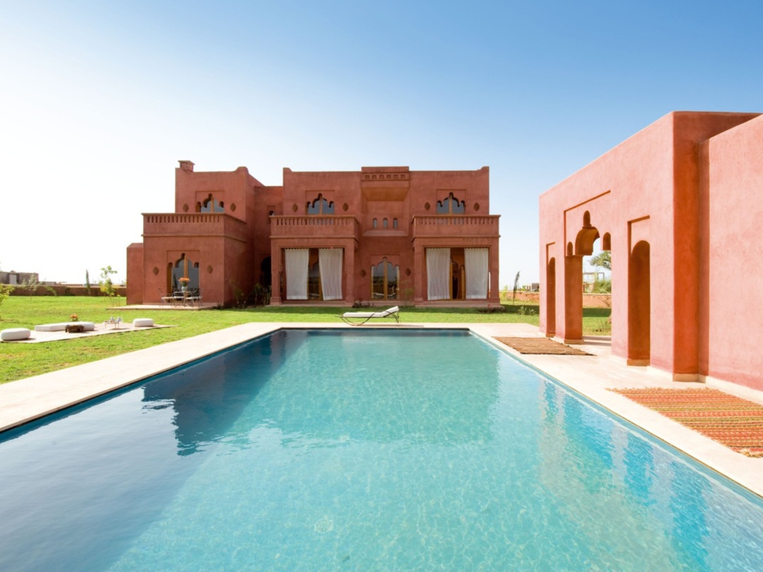 Villa à Vendre Route de l'Ourika Marrakech – 4 Suites 498m², Terrain 4123m², Piscine, Style Ksar (VOU7) – photo 3