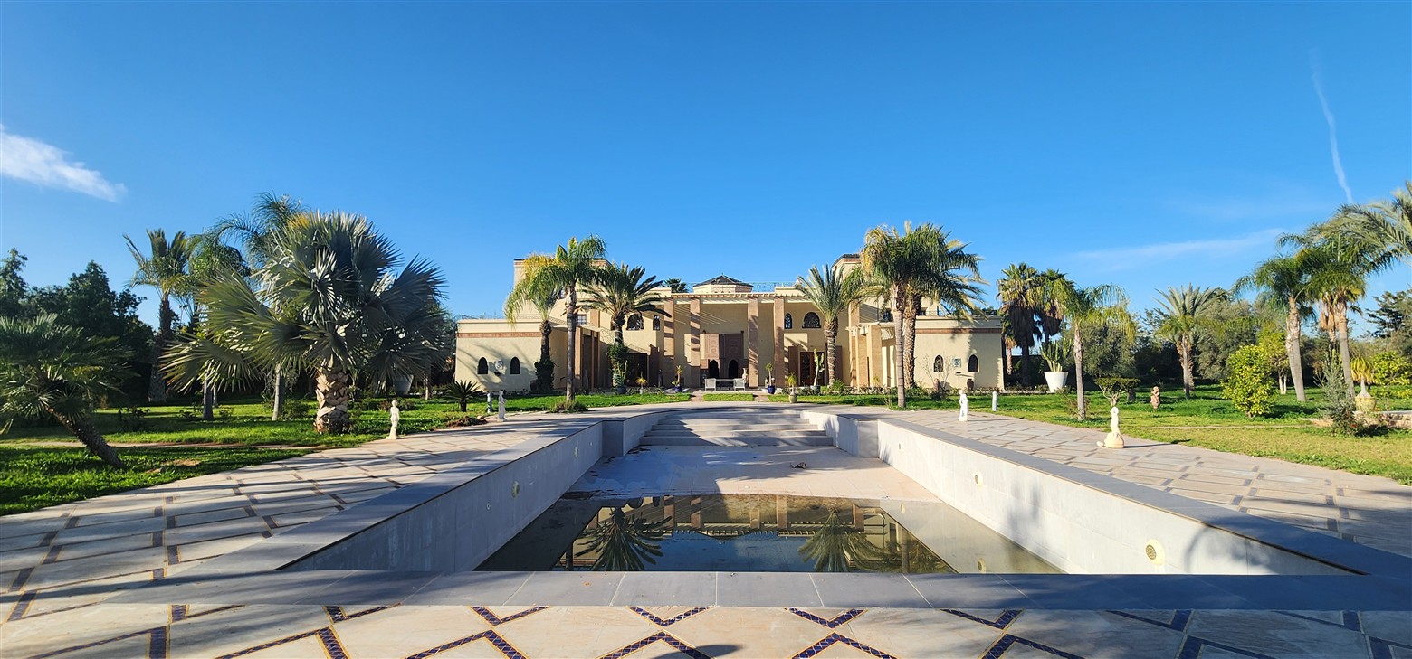 Palais d’hôtes néo-oriental Route de l’Ourika Marrakech – 1572m², 13 suites, 1.25 ha (VOU8)