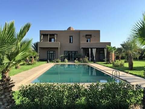 Villa de Luxe à Vendre Route de Sidi Abdellah Ghiat Marrakech – 4 Suites, 550m², Parc 7000m², Piscine (VSAG1)