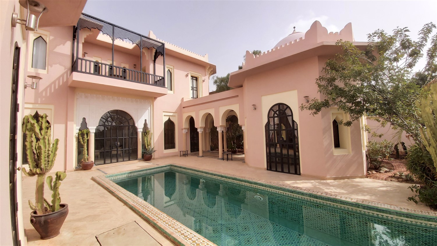 Villa à Vendre Golf Amelkis Marrakech – 5 Suites 620m², Piscine, Style Alhambra (VZA2)