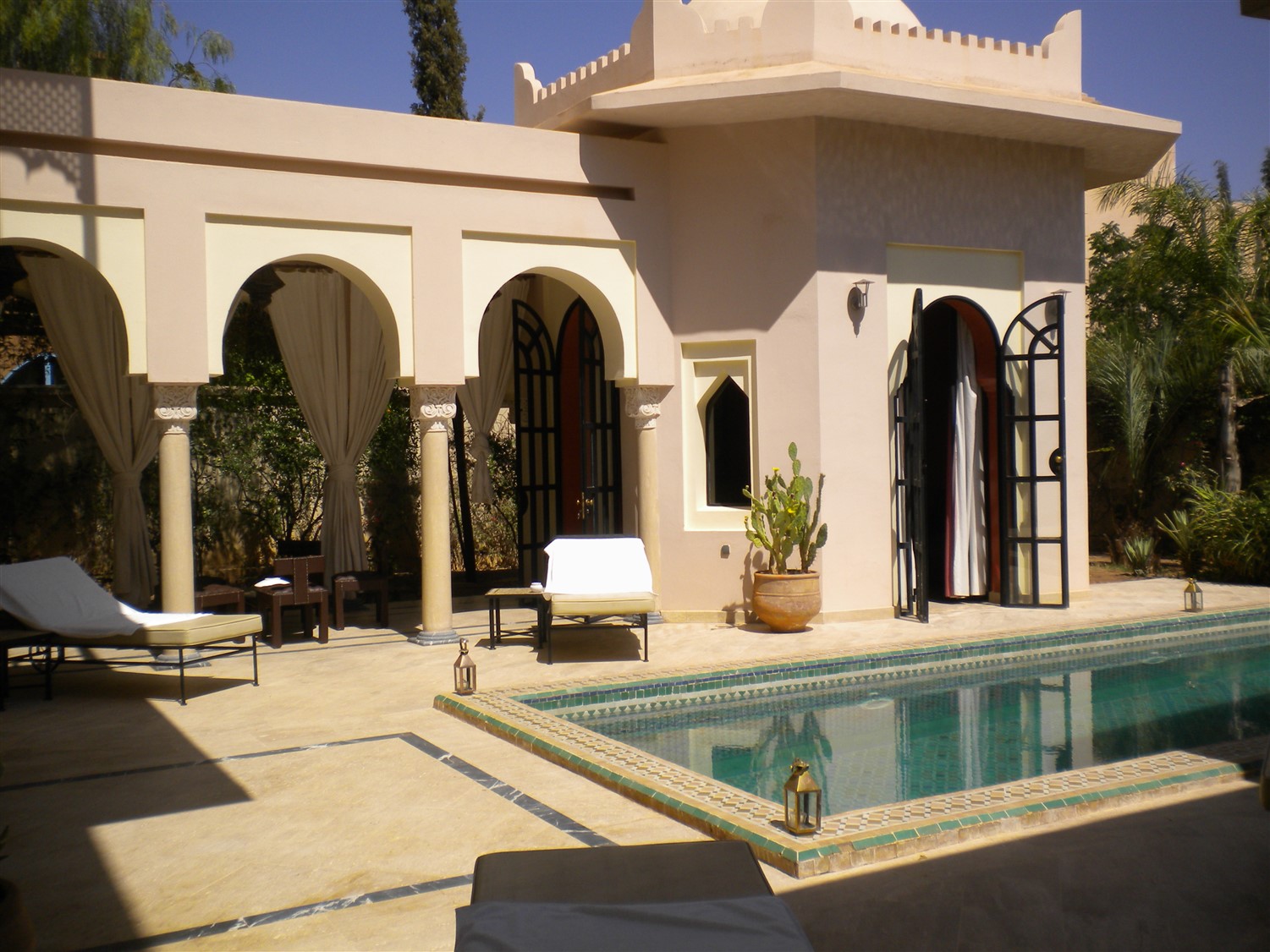 Villa à Vendre Golf Amelkis Marrakech – 5 Suites 620m², Piscine, Style Alhambra (VZA2) – photo 11