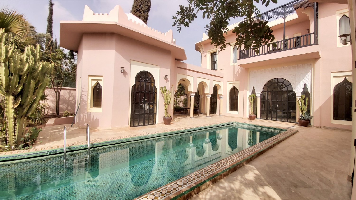 Villa à Vendre Golf Amelkis Marrakech – 5 Suites 620m², Piscine, Style Alhambra (VZA2) – photo 3