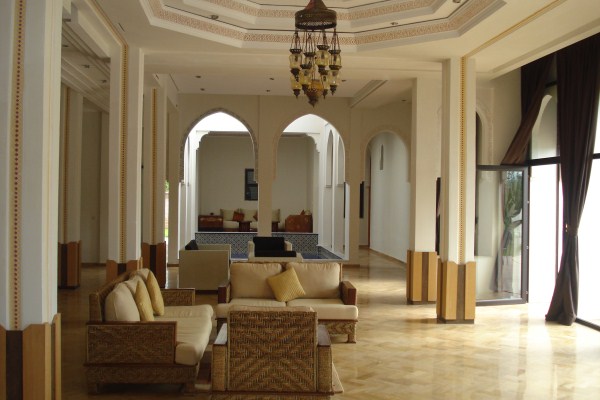 Villa d'Architecte à Vendre Route de Ouarzazate Marrakech – 7 Suites, 633m², Piscine, Proche Golfs (VZA309D) – photo 10