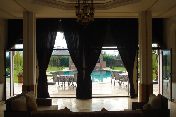 Villa d'Architecte à Vendre Route de Ouarzazate Marrakech – 7 Suites, 633m², Piscine, Proche Golfs (VZA309D) – photo 11