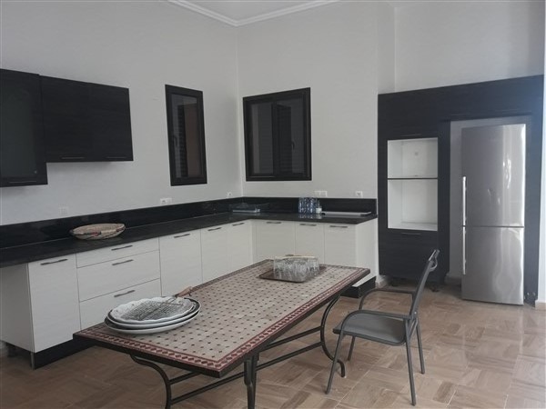 Villa d'Architecte à Vendre Route de Ouarzazate Marrakech – 7 Suites, 633m², Piscine, Proche Golfs (VZA309D) – photo 17
