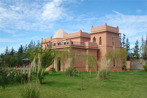 Villa d'Architecte à Vendre Route de Ouarzazate Marrakech – 7 Suites, 633m², Piscine, Proche Golfs (VZA309D) – photo 2