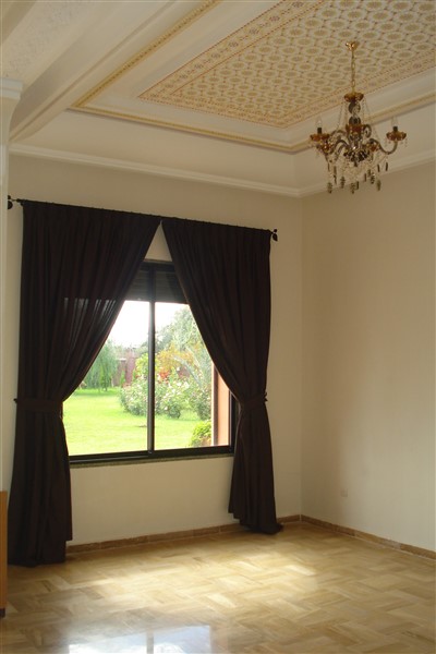 Villa d'Architecte à Vendre Route de Ouarzazate Marrakech – 7 Suites, 633m², Piscine, Proche Golfs (VZA309D) – photo 24