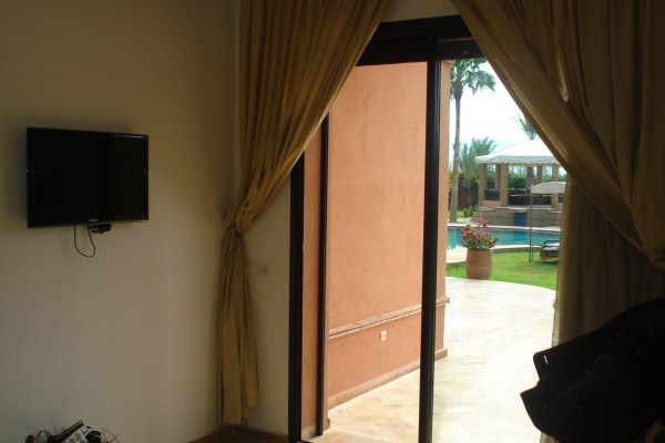 Villa d'Architecte à Vendre Route de Ouarzazate Marrakech – 7 Suites, 633m², Piscine, Proche Golfs (VZA309D) – photo 25